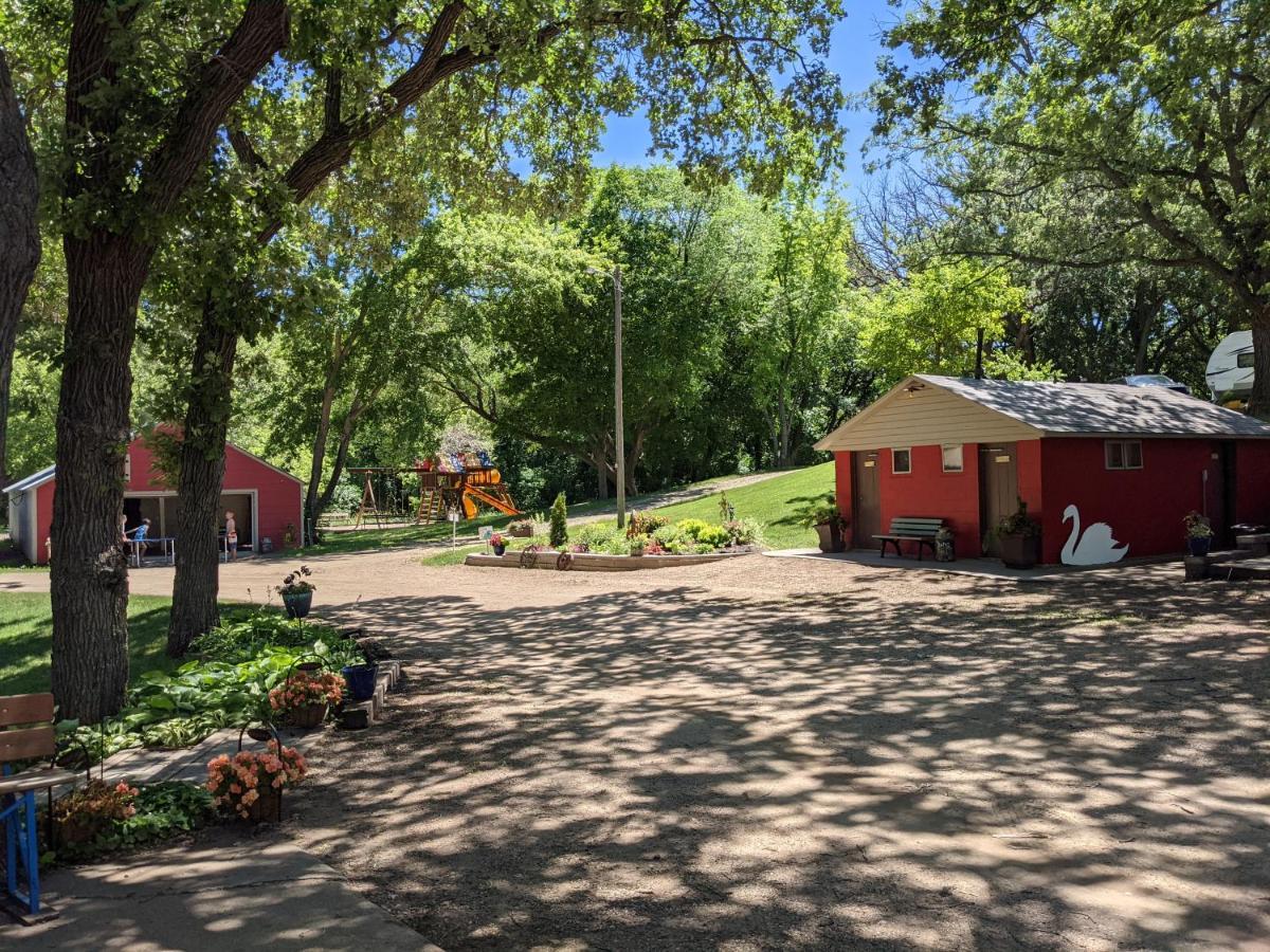 Swan Lake Resort & Campground Fergus Falls Exterior foto
